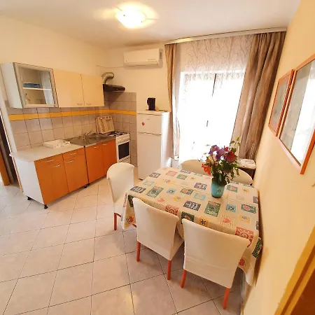 Apartman Ana דירה פאז'אנה