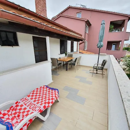 Apartman Ana דירה